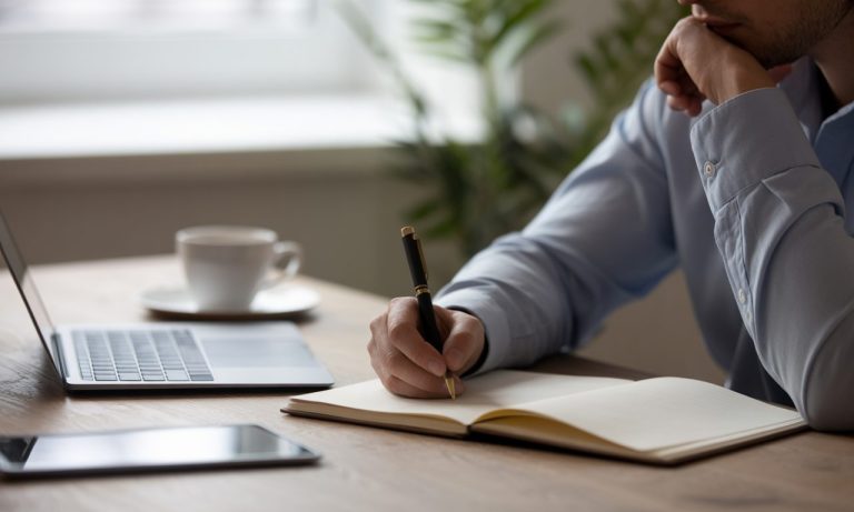 découvrez comment rédiger une lettre de démission claire et professionnelle pour un contrat à durée déterminée (cdd), avec des conseils pratiques et un modèle à suivre.